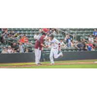 Kansas City T-Bones round the bases