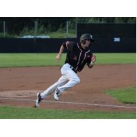 New Jersey Jackals rounding third