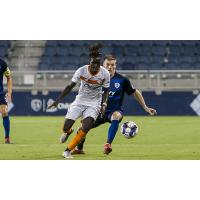 Eti Tavares of the Tulsa Roughnecks vs. the Swope Park Rangers